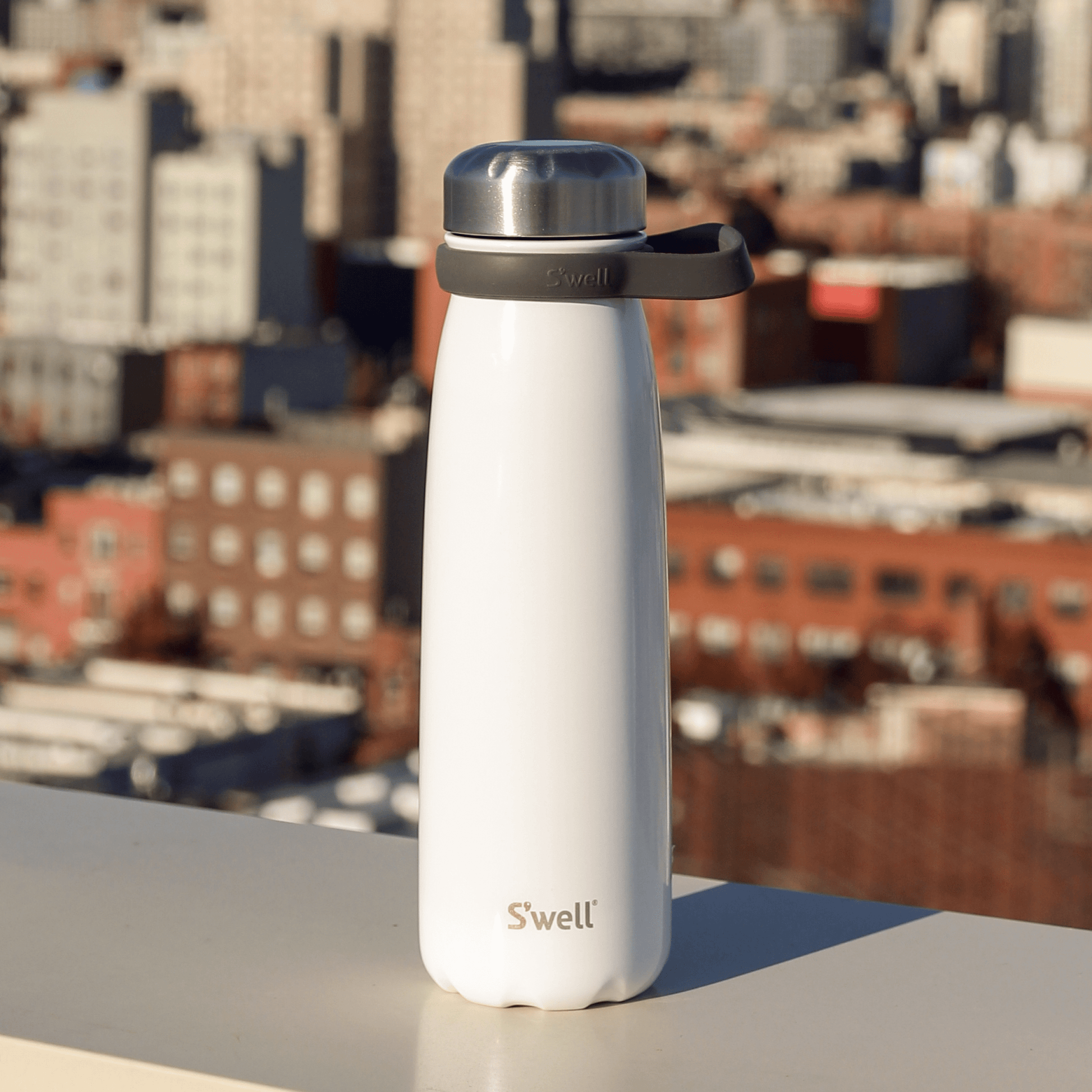 traveler-40oz-e4 Swell-Water-Bottle-Traveler-40oz-White-Angel-Food-Lifestyle.png