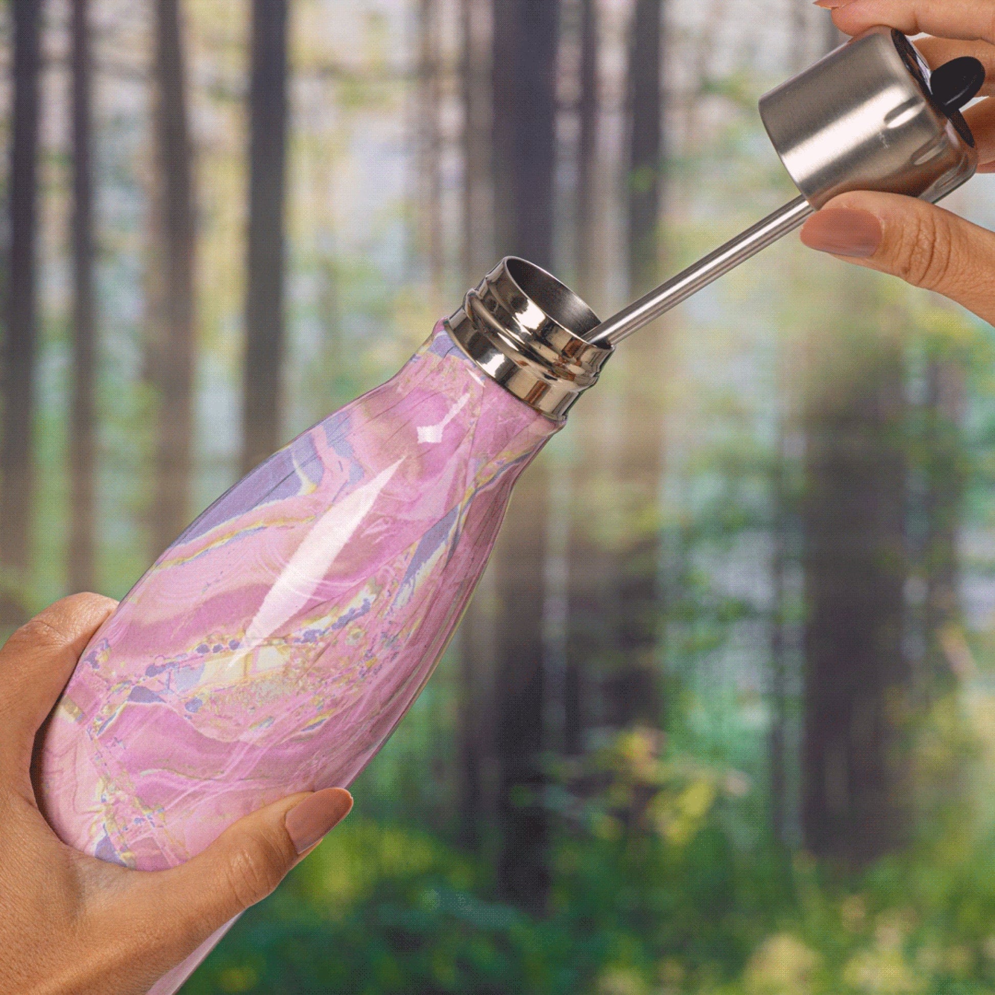 original-bottle-with-flip-straw-cap-17oz-l0 Swell-Water-Bottle-With-Straw-17oz-Pink-Geode-Rose-LifeStyle.jpg