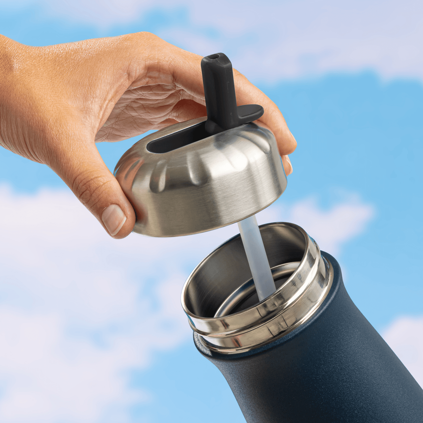 traveler-flip-straw-lid-g8 Swell_Flip_Straw_Cap_Traveler-Straw-Down-Bottle-1.png