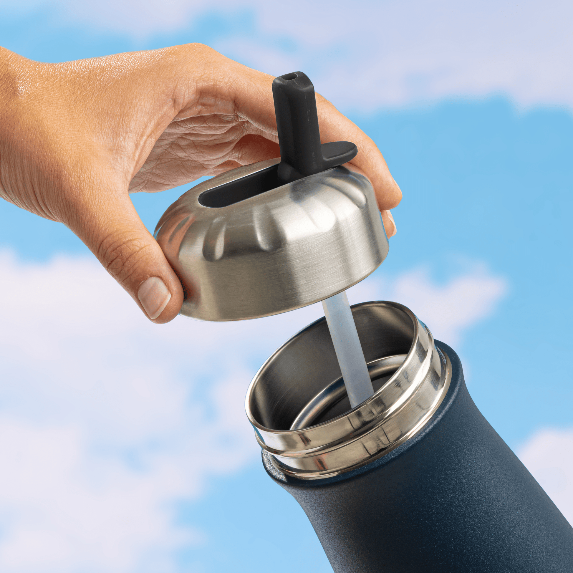 traveler-flip-straw-lid-g8 Swell_Flip_Straw_Cap_Traveler-Straw-Down-Bottle-1.png